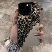 เคสโทรศัพท์มือถือ ลายลูกไม้สีดำ อินเทรนด์ กันกระแทก เคสสีเงิน เหมาะสำหรับ iPhone 16/16pro/16pro Max 