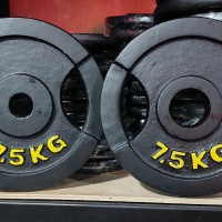 plat barbel 7,5 kg plate barbell dumbell lempengan piringan besi cor kuat diameter lubang 3cm dan 5c