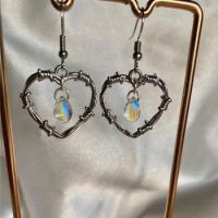 Fashionable Gothic Handmade Thorns Heart-shaped and Transparent Crystal in The Shape of Water Droplets Pendant Earrings