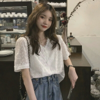 復古v領刺繡蕾絲短袖襯衫女設計感小眾夏季年新款韓版上衣潮