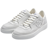 CHANEL 經典雙C LOGO小牛皮撞色鞋帶運動鞋(白色)
