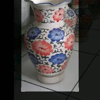 guci terbuat dari tanah liat cocok untuk hiasan