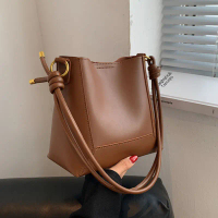 Large women's bag 2026 new fashion large-capacity simple shoulder crossbody bag vintage texture buck
