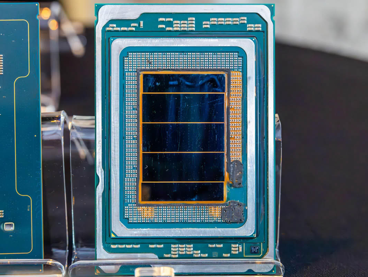 Intel が革新的な 18A プロセスで 288 コア Clearwater Forest Xeon を