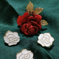 Brooch Alia design Roses beserta 3 mini brooches