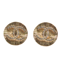 CHANEL 經典水鑽雙C LOGO放射狀刻紋圓形穿式耳環(金色)