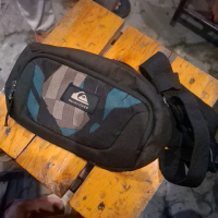 tas selempang merk quicksilver