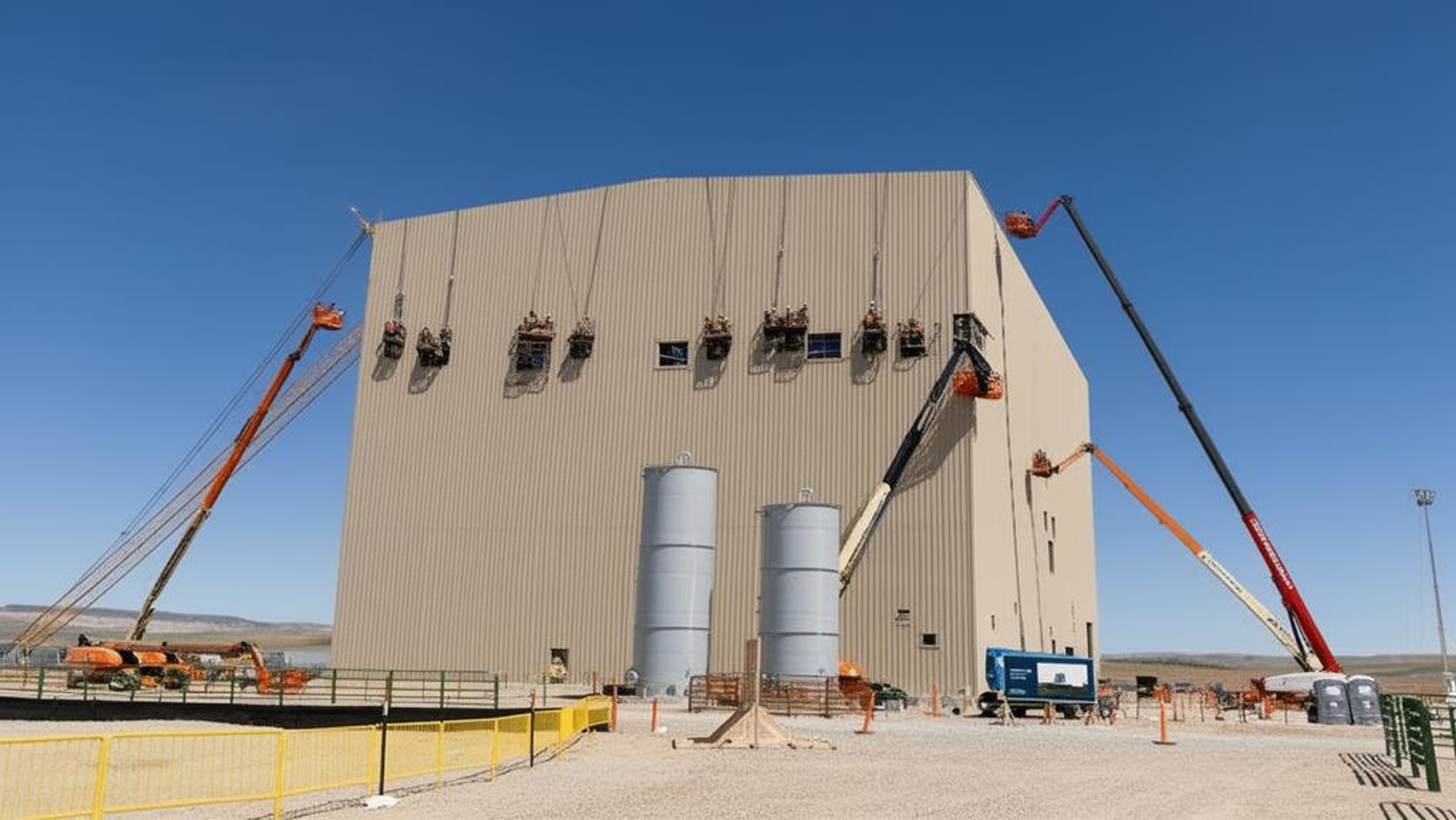 砂漠にそびえる35mの原発…ビル・ゲイツのSMR、韓国と手を組み現実に 