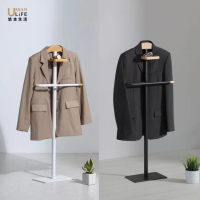 【URBAN LiFE 悠本生活】北歐風西裝架附木製首飾盤(落地式西裝架收納架 吊衣架 掛衣架 落地衣架)