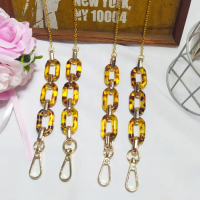 TALI MASKER /PENGAIT HIJAB/KALUNG RANTAI AKRILIK LEOPARD KOTAK