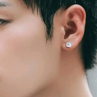 ANTING-ANTING.ANTING MAGNET BERLIAN PERM4T4 BAHAN TITANIUM ANTI KARAT PRIA DAN WANITA Earrings