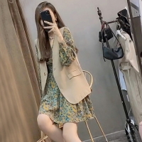 早秋碎花連衣裙小個子年新款秋冬法式裙子西裝馬甲兩件套裝女
