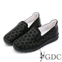【GDC】水鑽簍空圓頭舒適軟底休閒鞋-黑色(326192-00)