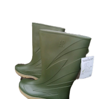 sepatu bot bahan karet bwat kerja