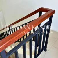 railing tangga dengan pegangan kayu surabaya