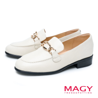 MAGY 金屬釦飾牛皮低跟樂福鞋 米白