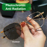Photochromic Anti Radiation Glasses Women Men INS Fashion Round Metal Frame Eyeglasses Transitional Sunglasses Computer Eyewear