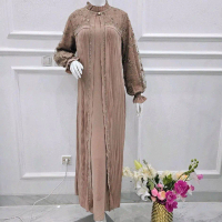 Abaya Gamis Elegan dengan Detail Rumbai dan Manik-manik untuk Tampilan Mewah dan Modis