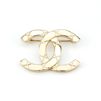 【CHANEL 香奈兒】雙C胸針(淡金/X形刻紋)