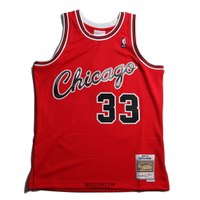 【滿額現折300】MITCHELL &amp; NESS M&amp;N 球衣 SCOTTIE PIPPEN 2003-04 公牛隊 皮朋 33號 球迷版 SMJY4161-CBU03SPISCAR (布魯克林) MNSWJG2267E