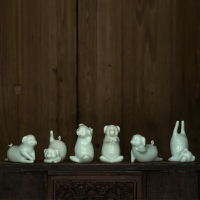 陶瓷創意現代裝飾品家裝軟裝家具青釉小豬擺件瑜伽豬陶瓷擺件