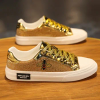 Hot Sale Luxury Gold Sneakers Men Fashion Skulls Casual Skateboard Shoes Men Designer Shoes Embroidered Bee Flats Skate Shoes