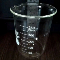 beker glas 250 ml pyrex bahan kaca tebal kegunaan untuk alat praktek di lab farmasi