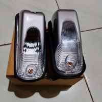 Sen samping pintu atas Hino Lohan set kanan kiri