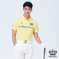 【KING GOLF】男款英文字體刺繡徽章造型POLO衫/高爾夫球衫-黃色
