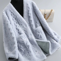 Cut V-neck Particle Sheep Fleece Coat for Women's Mid length 2023 New Lamb Fur and Wool Integrated Coat Fur