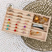 Display Nampan Perhiasan Variasi Cincin dan Sekat 30 x 40 Krem