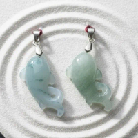 Liontin Giok Burma Koi Terbuat dari jadeite Burma Grade A