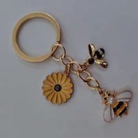 Cute Keychain Bee Honeycomb Heart Flower Key Ring Garden Key Chains Souvenir Gifts For Women Men Handbag Accessorie Jewelry