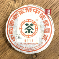 【茶韻】普洱茶2006年中茶8111大藍印鐵餅380g生茶(附夾鏈袋)