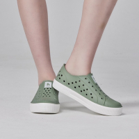 moz瑞典 駝鹿 雙色洞洞餅乾水鞋 (綠拿鐵) 全球首創 舒適厚底 防潑水+全防水