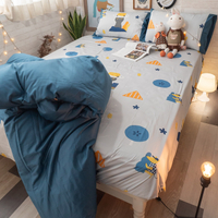 月光藍躲貓貓 Q4雙人加大床包與雙人兩用被四件組 100%精梳棉(60支) 台灣製 棉床本舖
