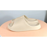 Unisex Soft Sole Slippers Off-White, Comfortable Indoor/Outdoor | รองเท้าแตะพื้นนุ่ม สีขาวงาช้าง ใส