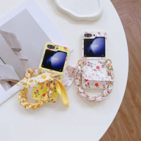 Wrist Strap Scarf Chain Flower Pattern Phone Case for Samsung Galaxy Z Flip 5 4 3 Flip5 Flip4 Flip3 Protective Shockproof Cover