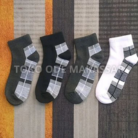 Kaos Kaki Calcetin Con Ventena Unisex (Warna Netral)
