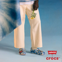 【LEVIS 官方旗艦】x Crocs 男女共款 經典克駱格涼鞋 配飾8件組 日式藍染紮染紋路 / 淺藍 D7858-0001