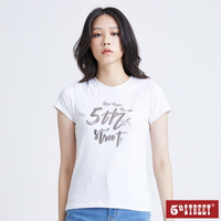 女燙金草寫字短袖T恤-白色【5th STREET】【APP下單享4%點數】
