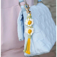 New Handmade Woven Cotton Flower Daisy Pendant Keychain Key Rings Purse Bag Ornament Car Key Ring For Women Charm Jewelry Gift