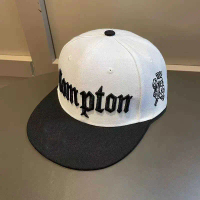 Compton Hip Hop Cap - West Coast Streetwear Flat Brim Snapback for Men, 90s Retro Baseball Hat for Y