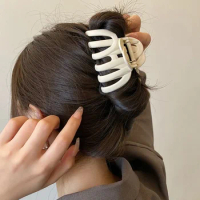 New Korean style girls shark clip with hair clip hair accessories women's fashion claw clip acrylic big hair claw baby hair