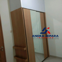 lemari pakaian dengan bahan multiplek lapis hpl dengan desain modern dan fungsional untuk ruang kama