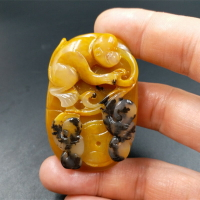 新款精美 天然玉石a貨黃龍玉猴子掛件俏色黃龍玉生肖猴吊墜