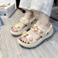 Dép cross sandal nữ đế cao mũi hở đính sticker hottrend ( 617 gấu nâu 18 con)  DéP Shoes  DéP Nhun