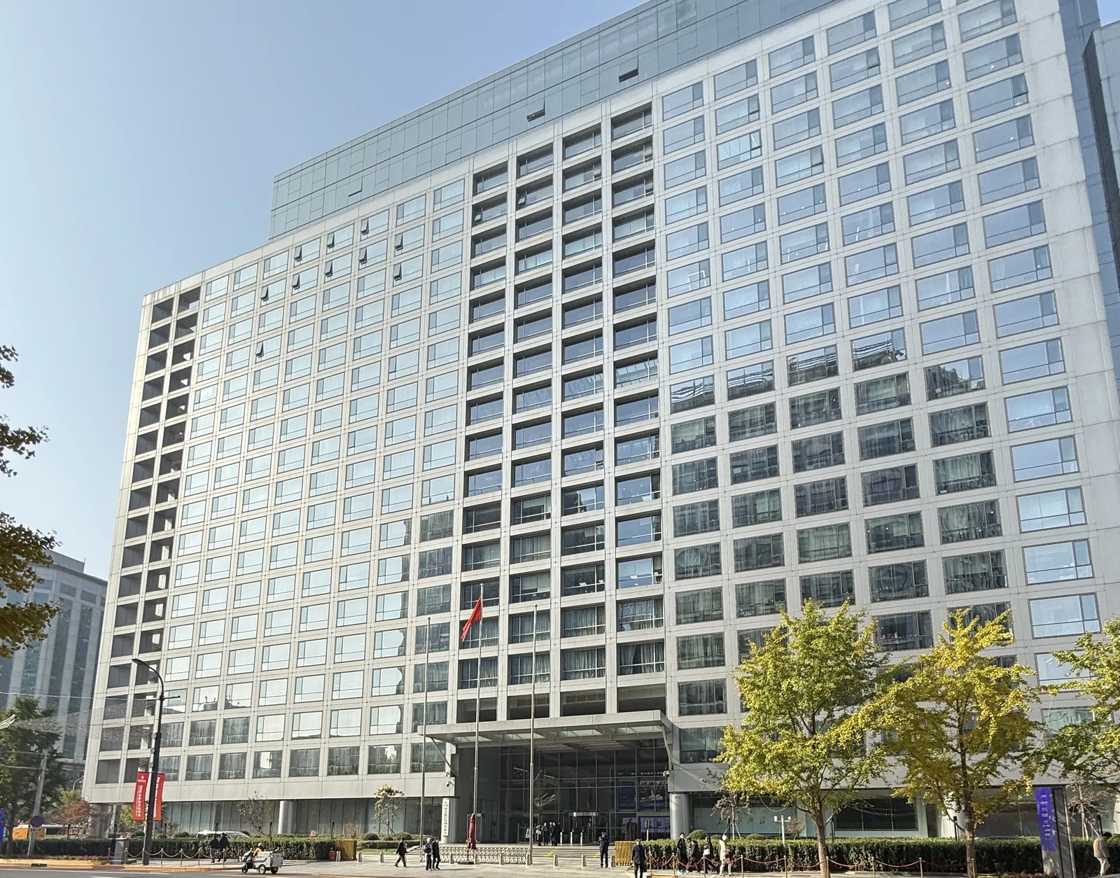 China Securities Regulatory Commission Issues Rare Market-Stability Warning, Approves 18 Active ETFs to Draw In Capital