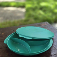 Divided Plate Tupperware Wadah sajian makanan bersekat (Bukan Kotak Bekal)