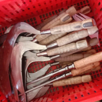 sabit baja putih untuk cari rumput dan rambanan